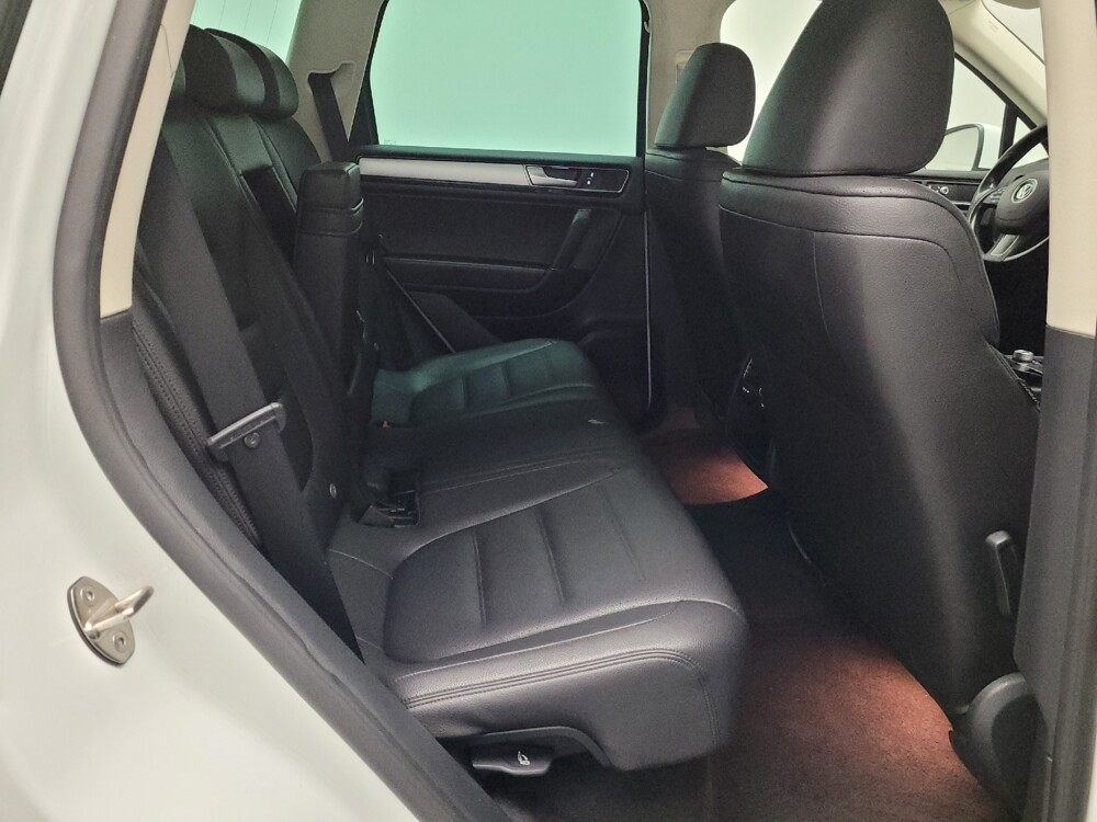 2016 Volkswagen Touareg in Riverside, CA 92504 - 18085912 19
