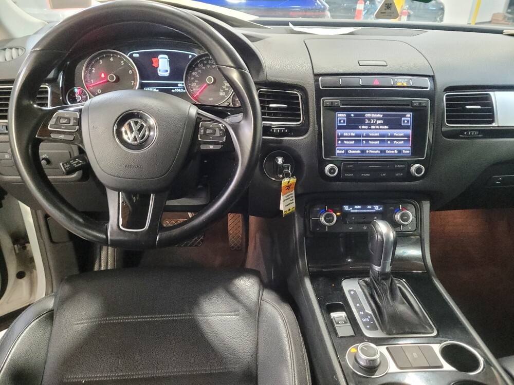 2016 Volkswagen Touareg in Riverside, CA 92504 - 18085912 22