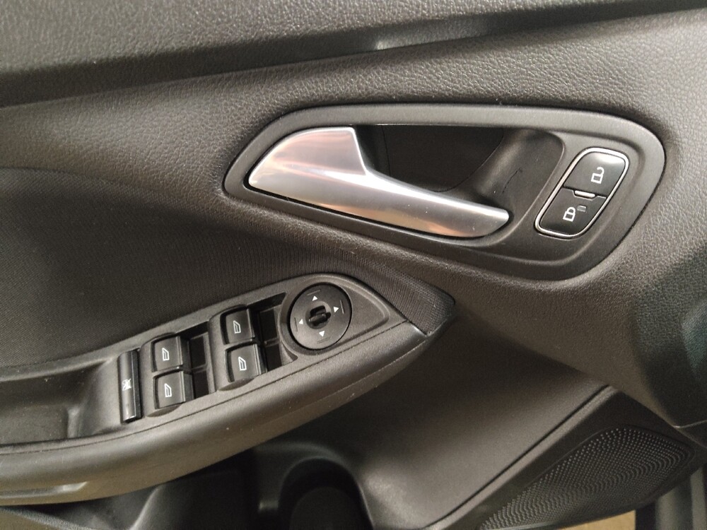 2018 Ford Focus in Lewisville, TX 75067 - 18085951 27