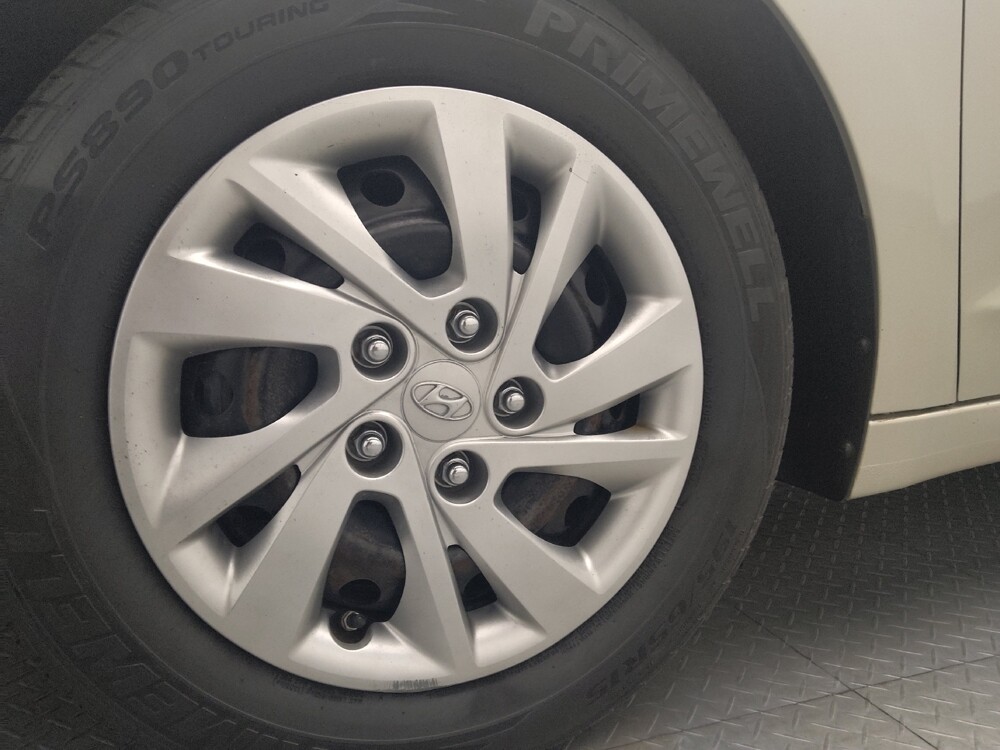 2017 Hyundai Elantra in Miami, FL 33157 - 18085976 31