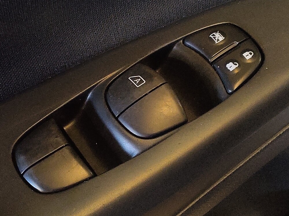 2015 Nissan Sentra in Orlando, FL 32808 - 18085984 27