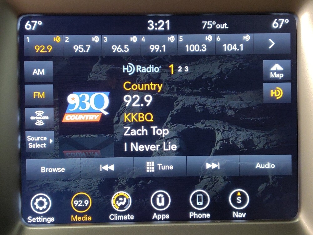 2018 Jeep Compass in Houston, TX 77060 - 18086023 25