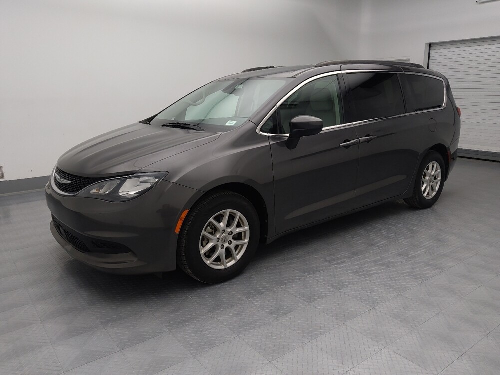2021 Chrysler Voyager in Topeka, KS 66611 - 18086068 2