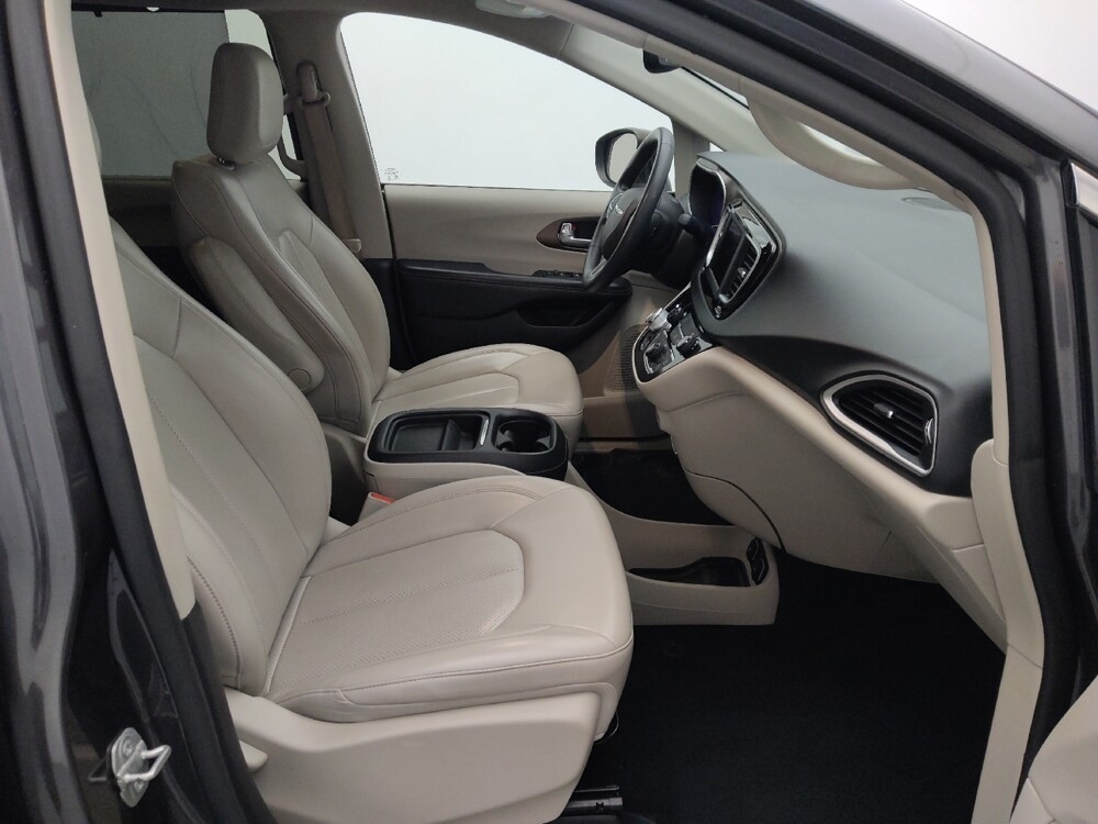 2021 Chrysler Voyager in Topeka, KS 66611 - 18086068 21