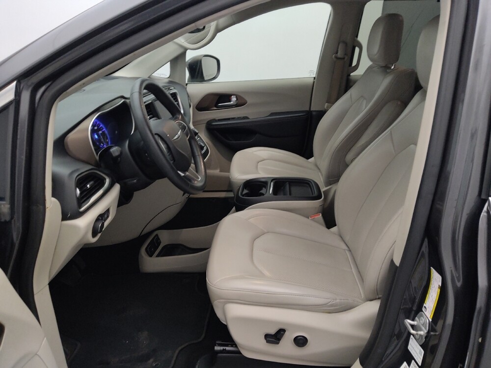 2021 Chrysler Voyager in Topeka, KS 66611 - 18086068 17