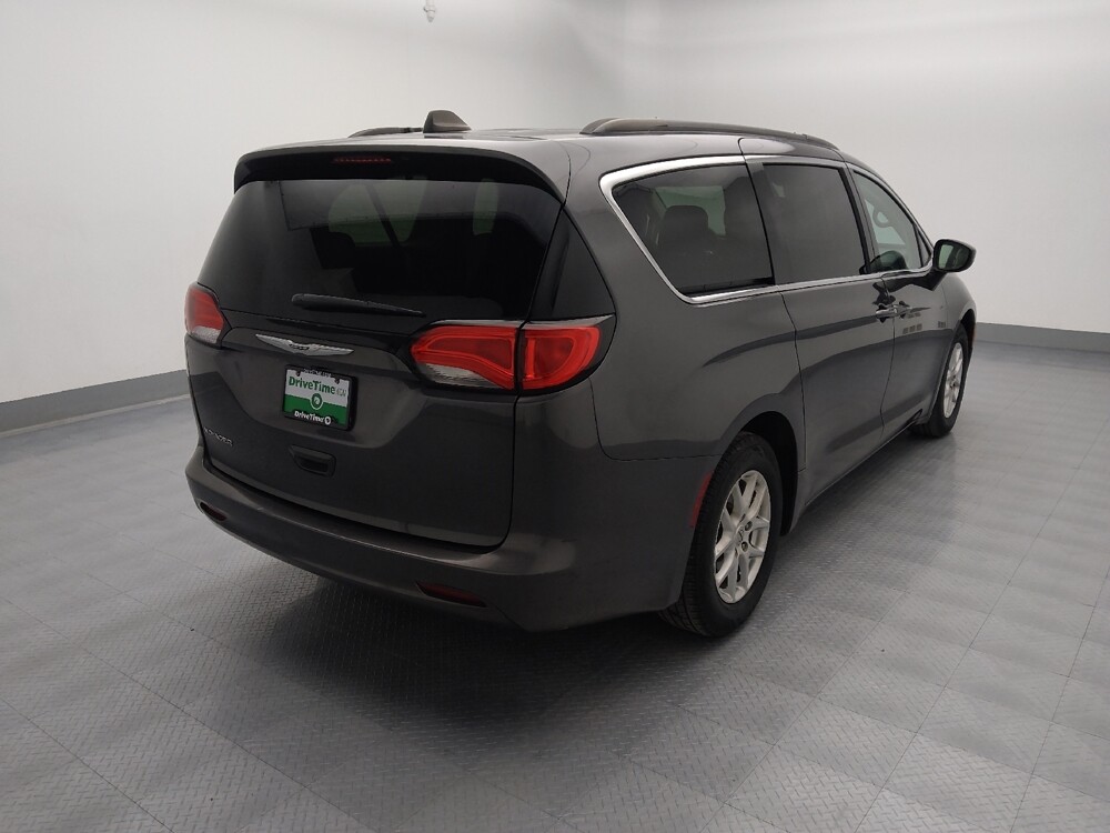 2021 Chrysler Voyager in Topeka, KS 66611 - 18086068 9