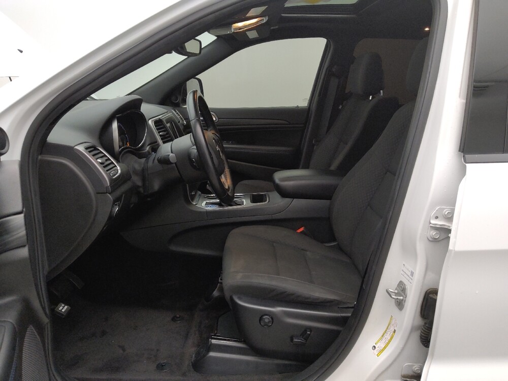 2019 Jeep Grand Cherokee in Topeka, KS 66611 - 18086070 17