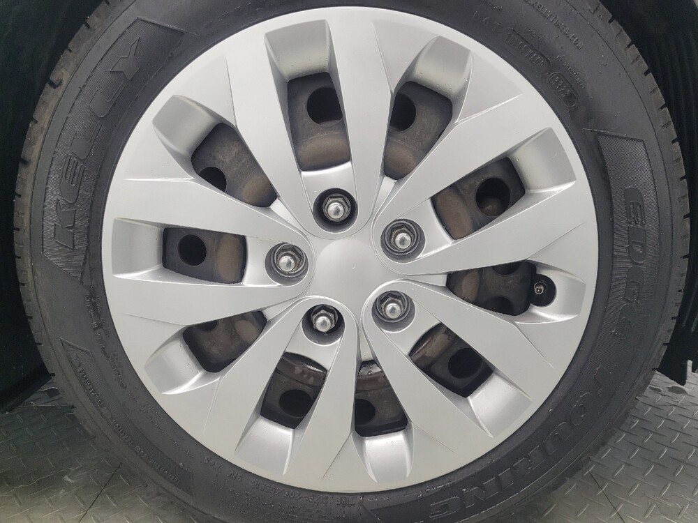 2016 Hyundai Elantra in Highland, IN 46322 - 18086124 31