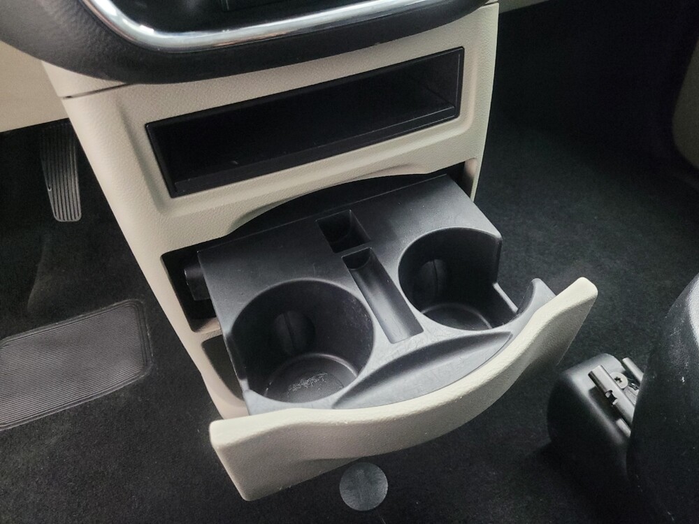 2015 Dodge Grand Caravan in Indianapolis, IN 46222 - 18086193 26