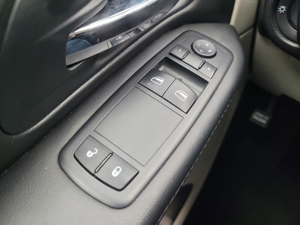 2015 Dodge Grand Caravan in Indianapolis, IN 46222 - 18086193 27