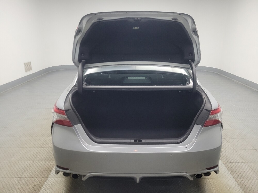 2019 Toyota Camry in Highland, IN 46322 - 18086221 29