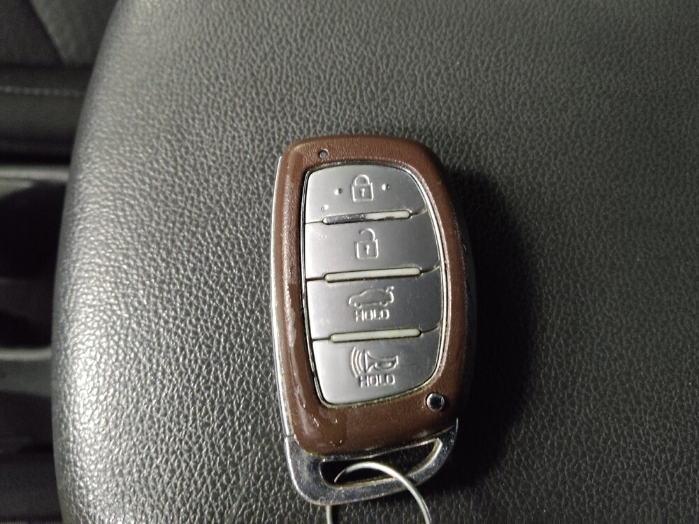 2019 Hyundai Elantra in Tallahassee, FL 32304 - 18086228 32