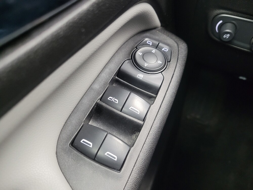 2020 Chevrolet Equinox in Indianapolis, IN 46222 - 18086244 27