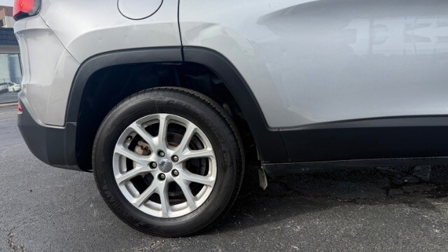 2017 Jeep Cherokee in Dallas, TX 75228 - 18086275 5