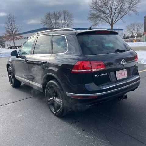 2017 Volkswagen Touareg in Wadena, MN 56482 - 18086278 4