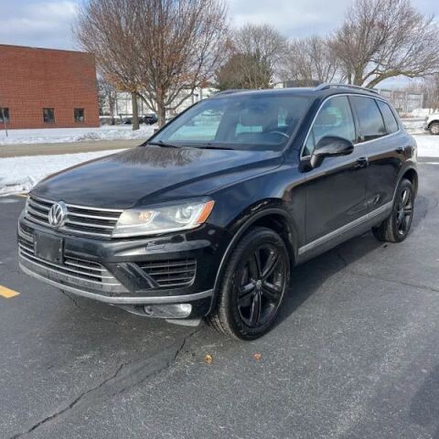 2017 Volkswagen Touareg in Wadena, MN 56482 - 18086278