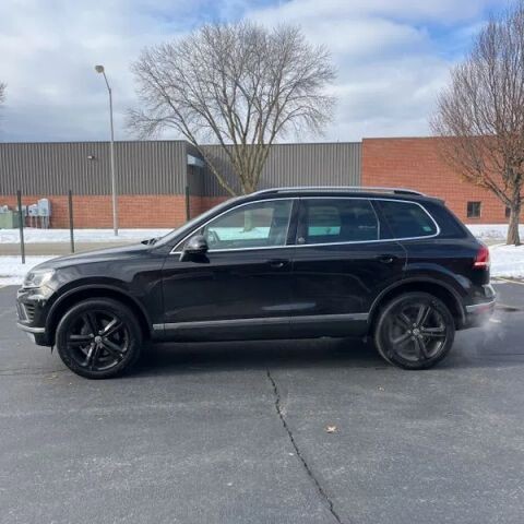 2017 Volkswagen Touareg in Wadena, MN 56482 - 18086278 3