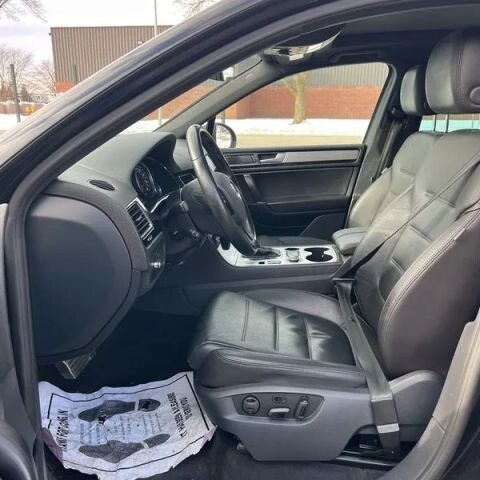 2017 Volkswagen Touareg in Wadena, MN 56482 - 18086278 5