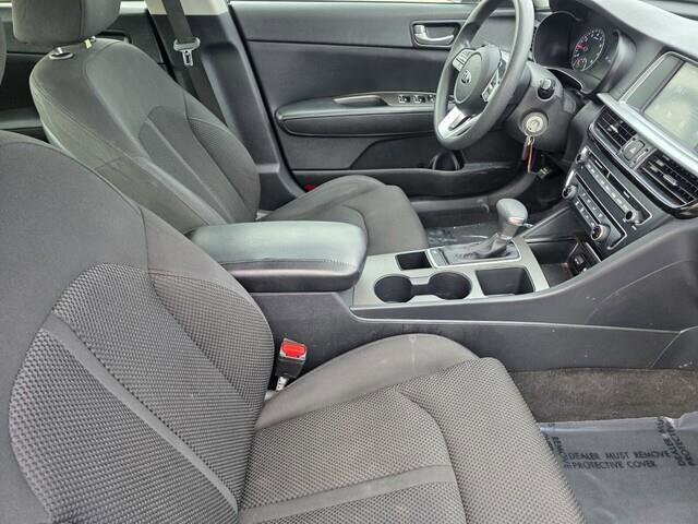2020 Kia Optima in Mesa, AZ 85212 - 18086300 32