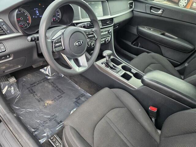 2020 Kia Optima in Mesa, AZ 85212 - 18086300 15