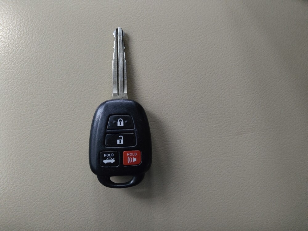 2015 Toyota Camry in Union City, GA 30291 - 18086306 32