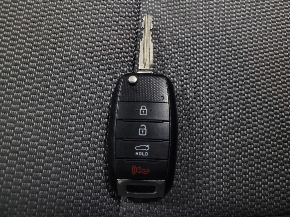 2018 Kia Forte in Marietta, GA 30062 - 18086325 32