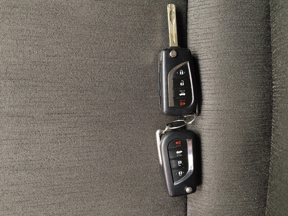 2018 Toyota Camry in St. Louis, MO 63136 - 18086327 32