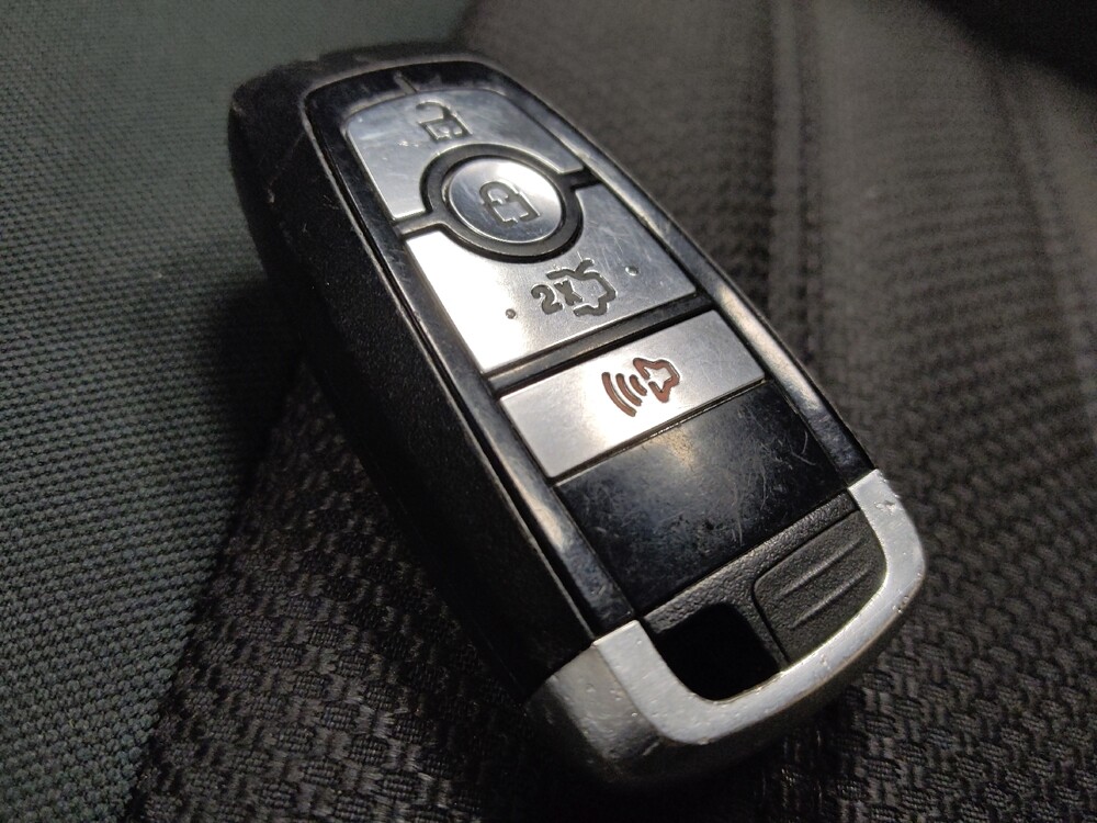 2018 Ford Fusion in Phoenix, AZ 85022 - 18086342 32