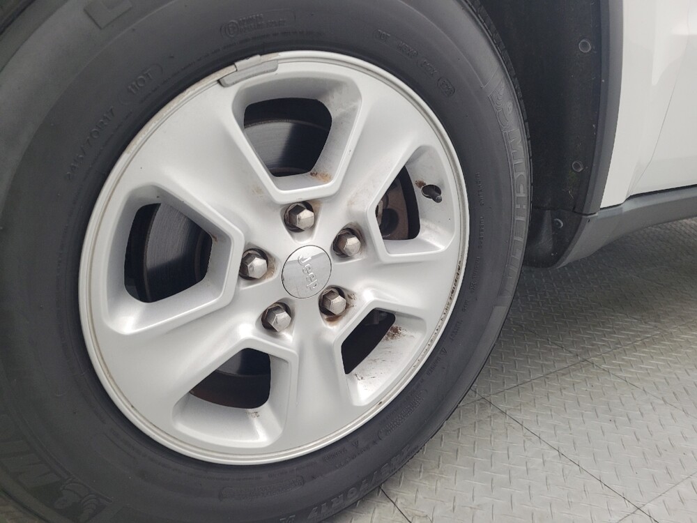 2016 Jeep Grand Cherokee in Fayetteville, NC 28304 - 18086356 31