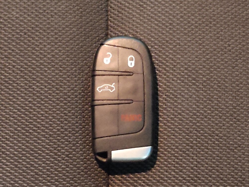 2018 Dodge Charger in Greenville, SC 29607 - 18086382 32