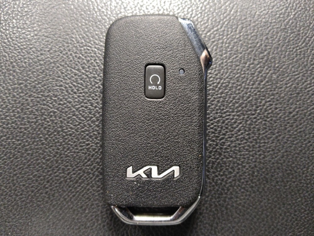 2022 Kia Niro in Houston, TX 77060 - 18086408 32