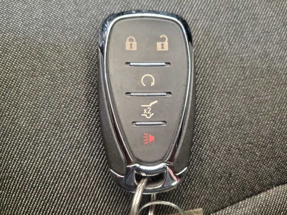 2018 Chevrolet Equinox in Maple Heights, OH 44137 - 18086420 32