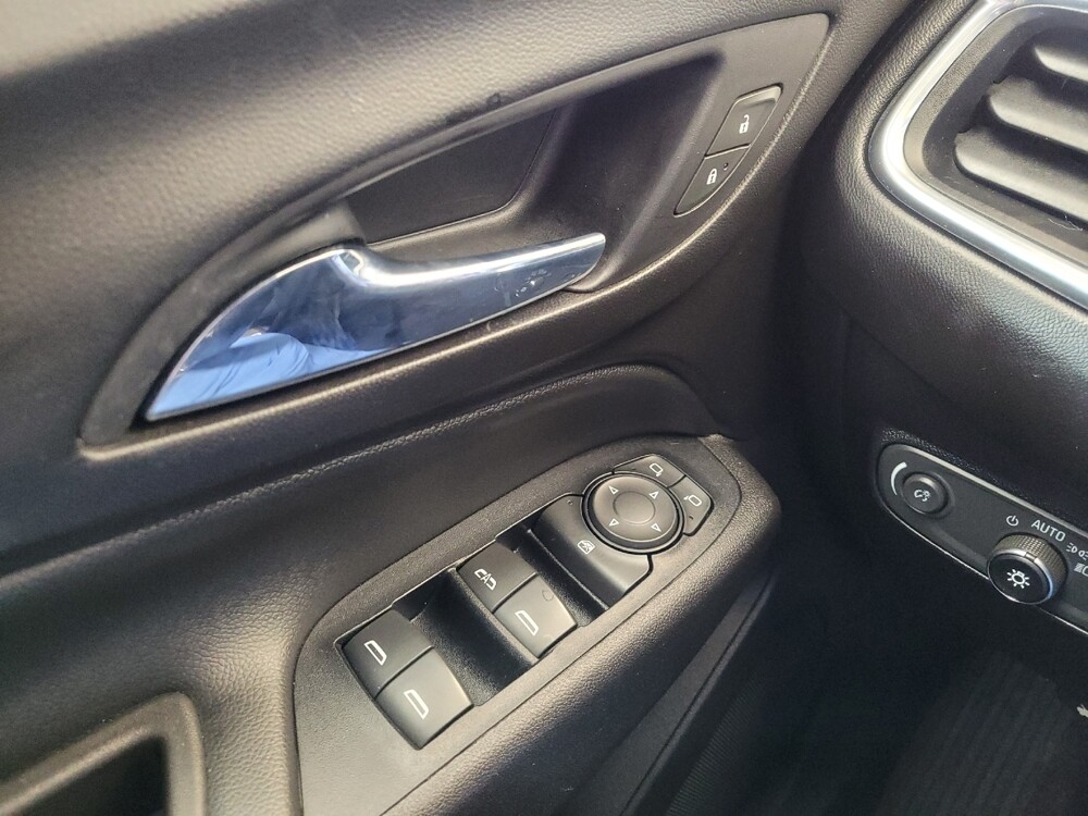 2018 Chevrolet Equinox in Maple Heights, OH 44137 - 18086420 27