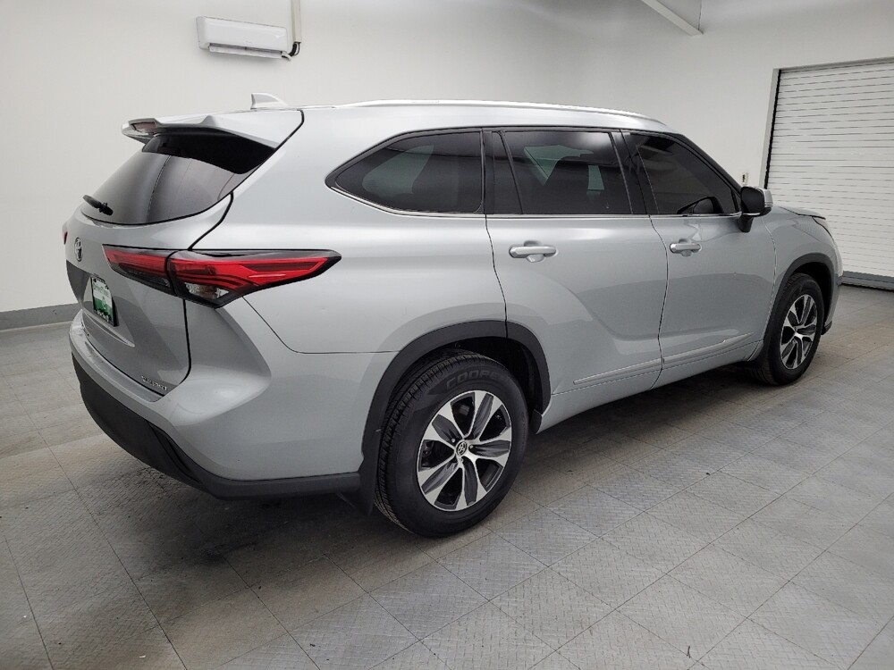 2020 Toyota Highlander in Cincinnati, OH 45255 - 18086426 10