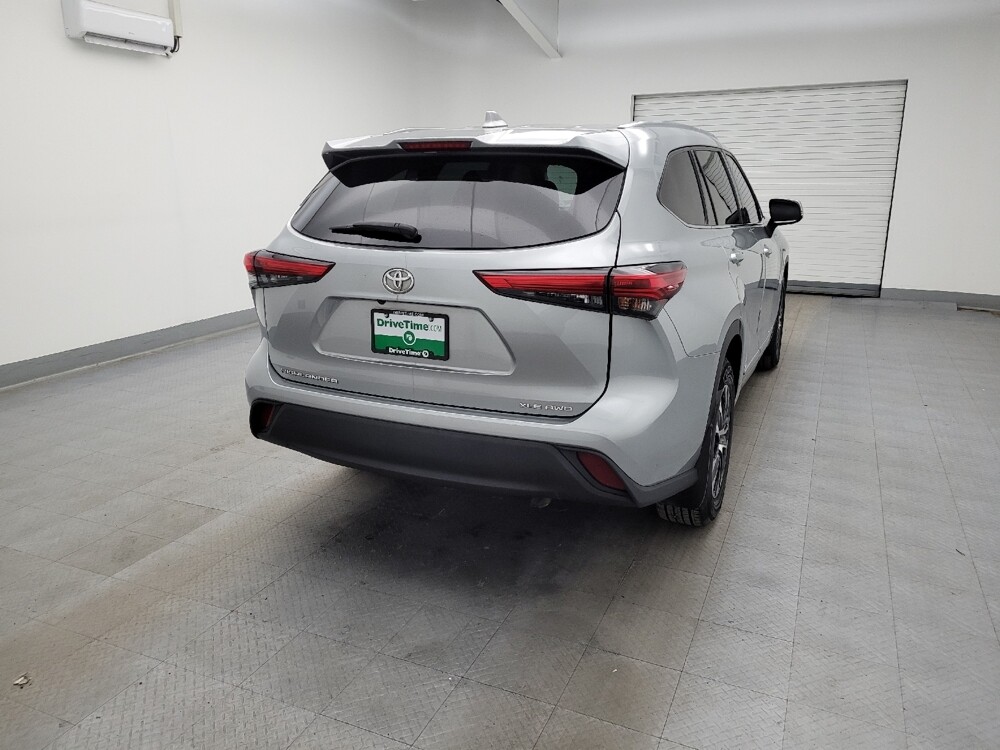 2020 Toyota Highlander in Cincinnati, OH 45255 - 18086426 7