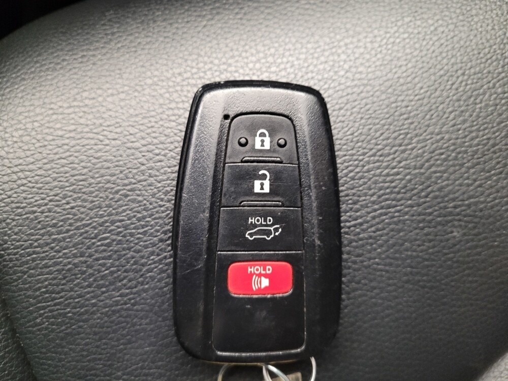 2020 Toyota Highlander in Cincinnati, OH 45255 - 18086426 32