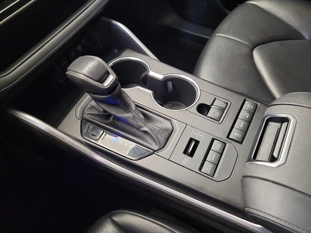 2020 Toyota Highlander in Cincinnati, OH 45255 - 18086426 26