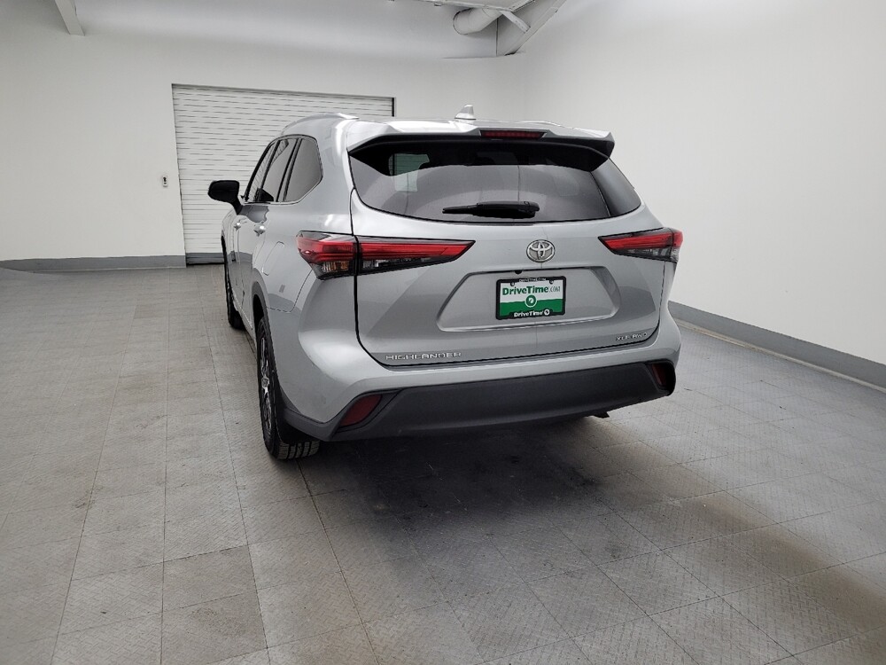 2020 Toyota Highlander in Cincinnati, OH 45255 - 18086426 6