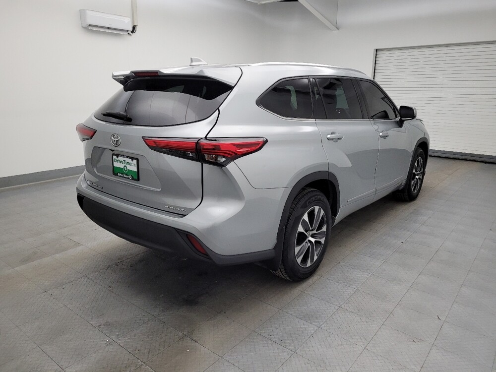 2020 Toyota Highlander in Cincinnati, OH 45255 - 18086426 9