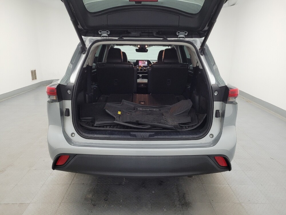 2020 Toyota Highlander in Cincinnati, OH 45255 - 18086426 29