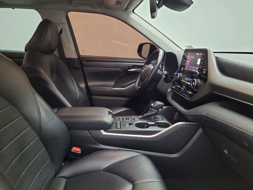 2020 Toyota Highlander in Cincinnati, OH 45255 - 18086426 21