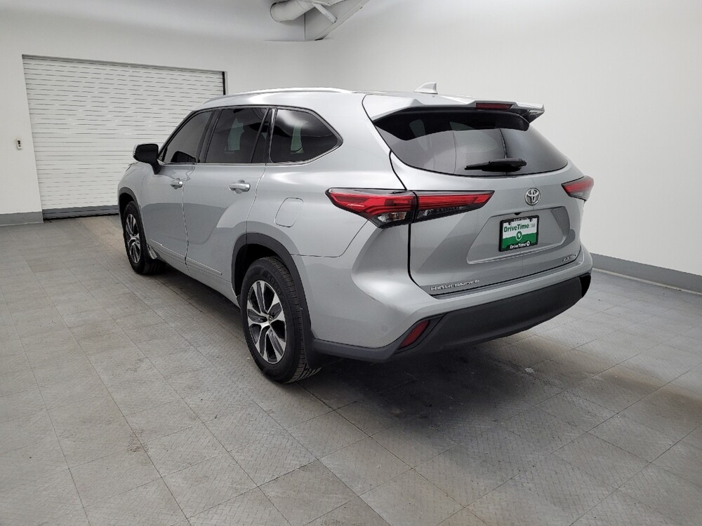 2020 Toyota Highlander in Cincinnati, OH 45255 - 18086426 5