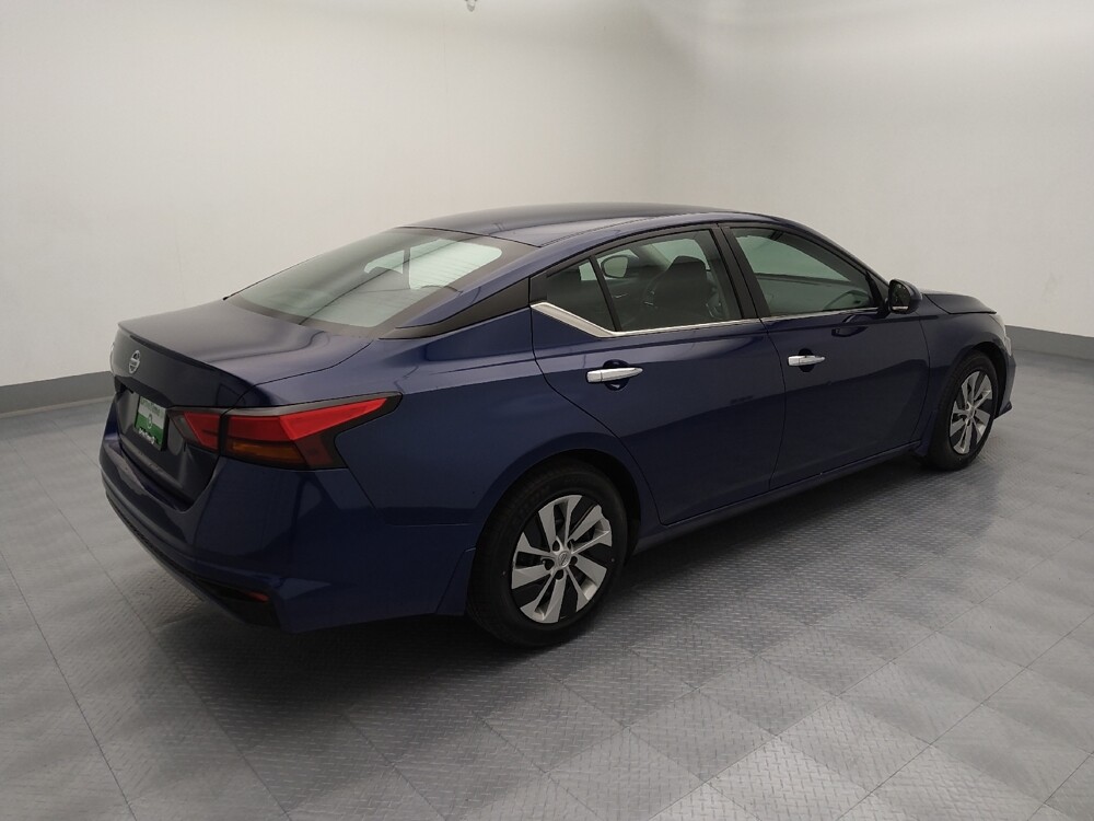 2022 Nissan Altima in Wichita, KS 67207 - 18086451 10