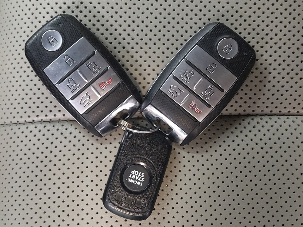 2016 Kia Sedona in Fairfield, OH 45014 - 18086482 32