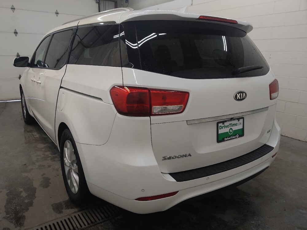 2016 Kia Sedona in Fairfield, OH 45014 - 18086482 5