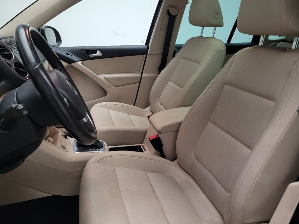 2017 Volkswagen Tiguan in Downey, CA 90241 - 18086535 17