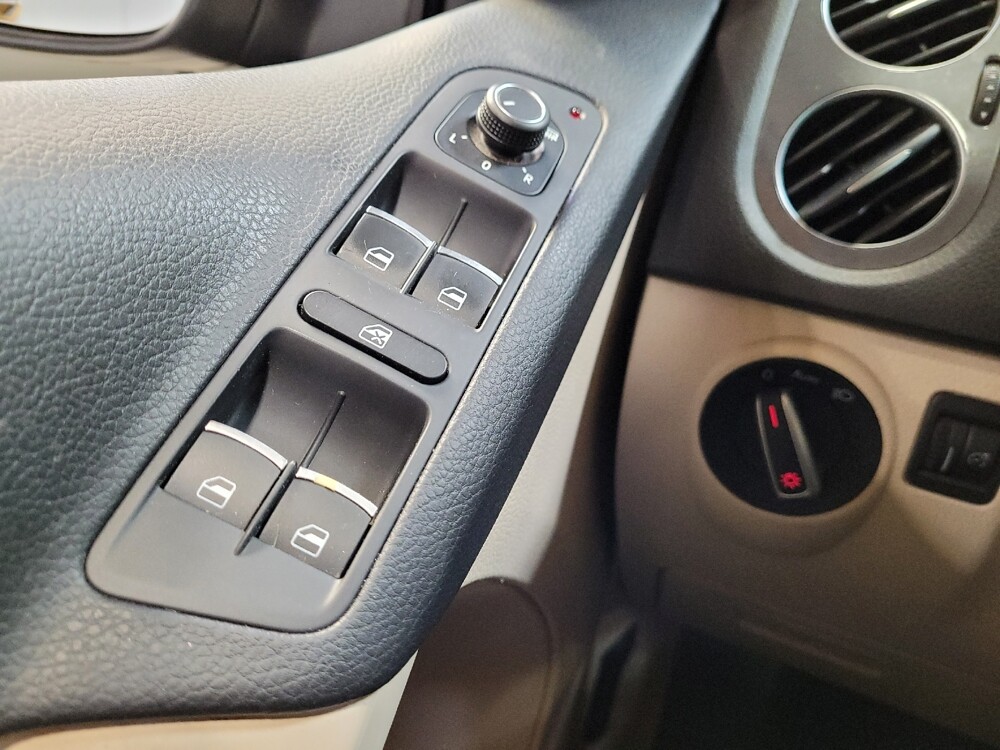 2017 Volkswagen Tiguan in Downey, CA 90241 - 18086535 27