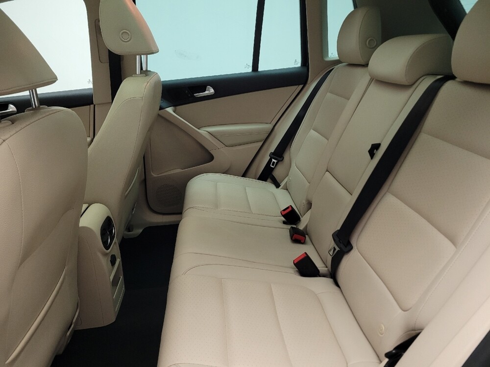 2017 Volkswagen Tiguan in Downey, CA 90241 - 18086535 18