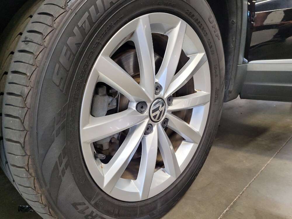 2017 Volkswagen Tiguan in Downey, CA 90241 - 18086535 31