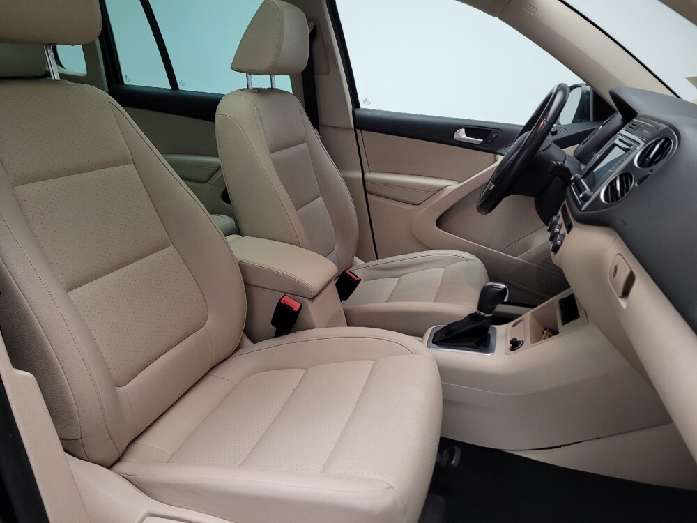 2017 Volkswagen Tiguan in Downey, CA 90241 - 18086535 21